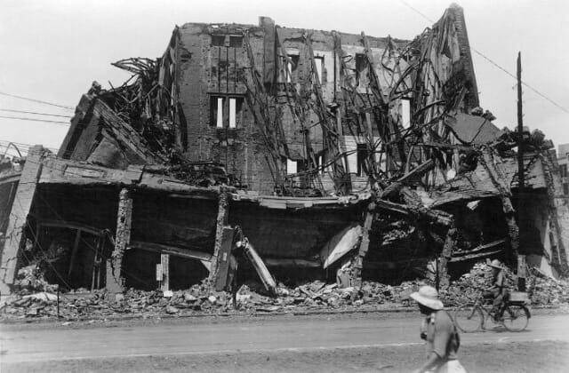 . . 最近地震が多いいですね 関東大震災からもう１００年が経ちました。 私が子供の頃の思い出話ですが、、、 ある時関東大震災を振り返る報道番組が放送されているのを家族で見ていました。 そして番組の最後に司会者が 「もしもこのような震災が再び起こるとしたら、あなたは昼間がいいですか、夜がいいですか？」 と問いかけていました。 私達兄弟３人はみな 「今はお昼食をまきの火で作ることはないので夜は不安だから昼間がいい」 と言いました しかし母は 「夜がいいと言いました」 みんなで 「えっどうして？」 と尋ねると 母は 「だって昼間だったらみんなばらばらだけど、夜ならみんな一緒にいられるから」 みんなジーンと来てしまいました ・・・つづく 更に詳しくはブログに書いています https://www.hairstudio107.com/archive/1142/ . #美容室 #横浜市美容室 #上大岡美容室 #美容室美容院 #京急線上大岡駅 #丁寧な技術で好評 #カット #デザインカット #質感カット #ボブカット得意 #カット＆カラー